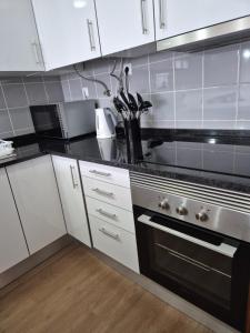 Kuchyň nebo kuchyňský kout v ubytování Machico Terrace