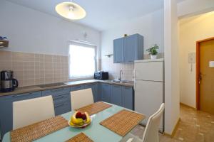 Kuchyň nebo kuchyňský kout v ubytování Apartment Bozana 1840