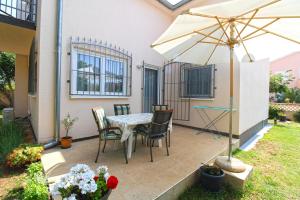 Zahrada ubytování Apartment Bozana 1840