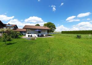 Κήπος έξω από το Ferienhaus Stöttham-Chiemsee