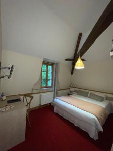 Postel nebo postele na pokoji v ubytování Auberge Côté Rivière