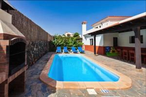 Bazén v ubytování Casa LA VERA nebo v jeho okolí
