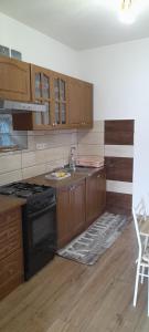 Kuchyňa alebo kuchynka v ubytovaní Apartman sunny green + 19 fotografií
