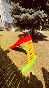 Vonkajšia záhrada v ubytovaní Strigonia Apartman