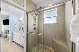 Ένα μπάνιο στο Beach House - Seacret Shores by Panhandle Getaways +38 φωτογραφίες