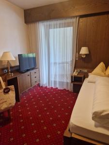 Ένα ή περισσότερα κρεβάτια σε δωμάτιο στο Hotel Am Wolfgrubenersee