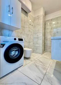 Фотография из галереи FATHOM Sea View Apartment в Саранде