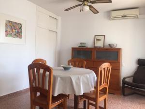 Et opholdsområde på Apartamento con vistas al mar