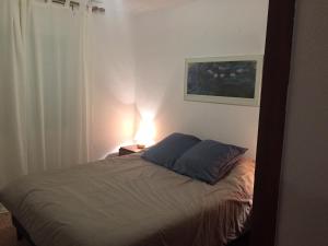 En eller flere senge i et værelse på Apartamento con vistas al mar