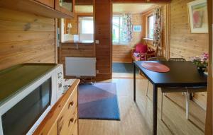 Η κουζίνα ή μικρή κουζίνα στο 1 Bedroom Nice Home In Byxelkrok