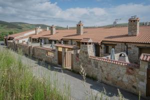 a row of stone buildings with a tile roof at Casa Rural La Vega De Gredos in San Martín de la Vega del Alberche