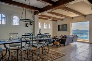 Μια τηλεόραση ή/και κέντρο ψυχαγωγίας στο Villa la Vigerie Luxury Sea View