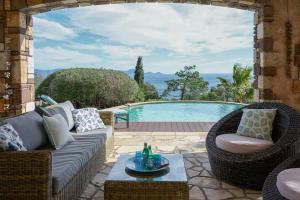 Πισίνα στο ή κοντά στο Villa la Vigerie Luxury Sea View