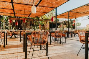 Restauracja lub miejsce do jedzenia w obiekcie Landmar Playa La Arena