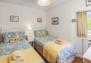 Postel nebo postele na pokoji v ubytování Ruffles Cottage Dunster