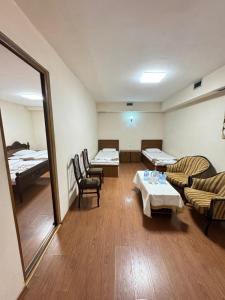 Postel nebo postele na pokoji v ubytování HOTEL IMERETI TBILISi