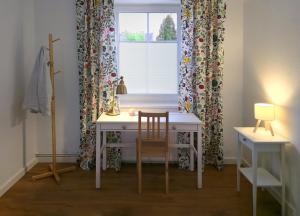 a table and chairs in a room with a window at Apartament Sikorskiego 65 in Kętrzyn +3 photos