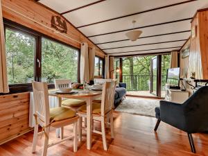 a dining room with a table and chairs at 2 Bed in Ambleside 75731 in Grasmere
