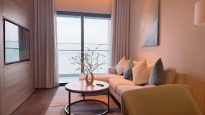 Posezení v ubytování Lotus Alacarte Hạ Long Hotel