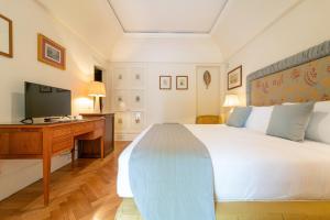 Телевизор и/или развлекательный центр в Relais Villa San Martino