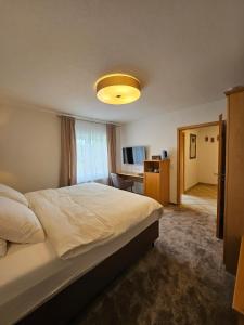 a bedroom with a large bed and a yellow light at Hotel Grado in Ransbach-Baumbach +43 photos
