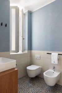 a bathroom with a white toilet and a sink at Freshwater Pirates SUITES in Gaeta +7 photos