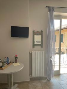 TV a/nebo společenská místnost v ubytování Agriturismo Cascina Anrì