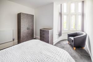 Postel nebo postele na pokoji v ubytování OYO A Better Night Hotel Limited