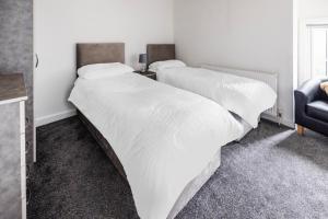 Postel nebo postele na pokoji v ubytování OYO A Better Night Hotel Limited