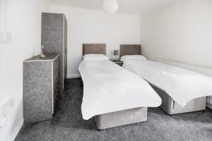 Postel nebo postele na pokoji v ubytování OYO A Better Night Hotel Limited