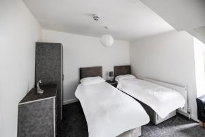 Postel nebo postele na pokoji v ubytování OYO A Better Night Hotel Limited