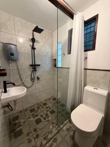 Ένα μπάνιο στο Bayay ni Mamang Siargao - Upper Level with Balcony