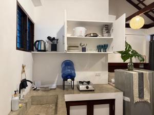 Η κουζίνα ή μικρή κουζίνα στο Bayay ni Mamang Siargao - Upper Level with Balcony +13 φωτογραφίες