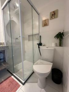 a bathroom with a toilet and a glass shower at Apto Completo, 3min Estação Higienópolis Mackenzie Consolação in Sao Paulo +18 photos