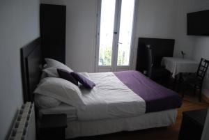 Postel nebo postele na pokoji v ubytování Hôtel Azur