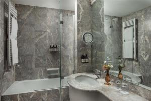 a bathroom with a sink and a bath tub at NH Trieste in Trieste