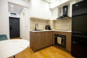 Η κουζίνα ή μικρή κουζίνα στο Apartament central lux 1 cameră