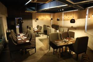 The Blue Lagoon Hotel Premium的休息区