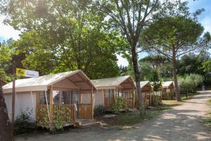 hu Firenze Certosa camping in town外面的花园