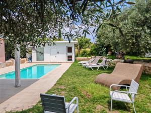 Bazén v ubytování Villa Biancolilla by Holiday World nebo v jeho okolí