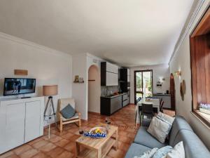 Kuchyň nebo kuchyňský kout v ubytování Villa Biancolilla by Holiday World