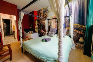 Postel nebo postele na pokoji v ubytování 50 Nuances Nirvana - Love Room à Rouen