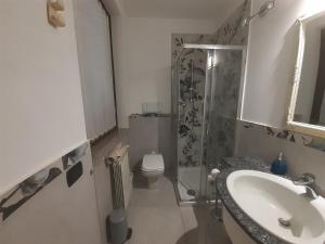 A bathroom at B&B Villa Bucceri