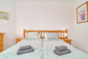 Posteľ alebo postele v izbe v ubytovaní Large One Bed Apt