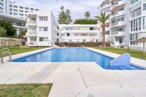 Bazén v ubytovaní Large One Bed Apt alebo v jeho blízkosti