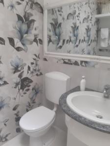 A bathroom at B&B Villa Bucceri