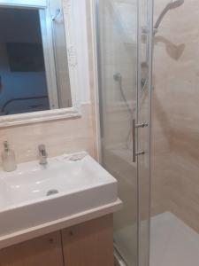 A bathroom at B&B Villa Bucceri Még 35 kép