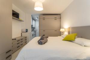 A bed or beds in a room at Studio Torresol Még 13 kép