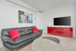 TV a/nebo společenská místnost v ubytování Luxurious Two Bed
