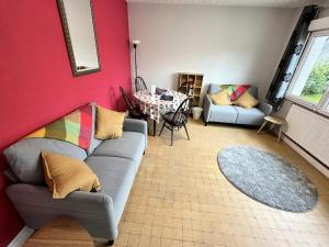 Χώρος καθιστικού στο Renovated French Village Pavilion House - A Home for Your Next Holiday